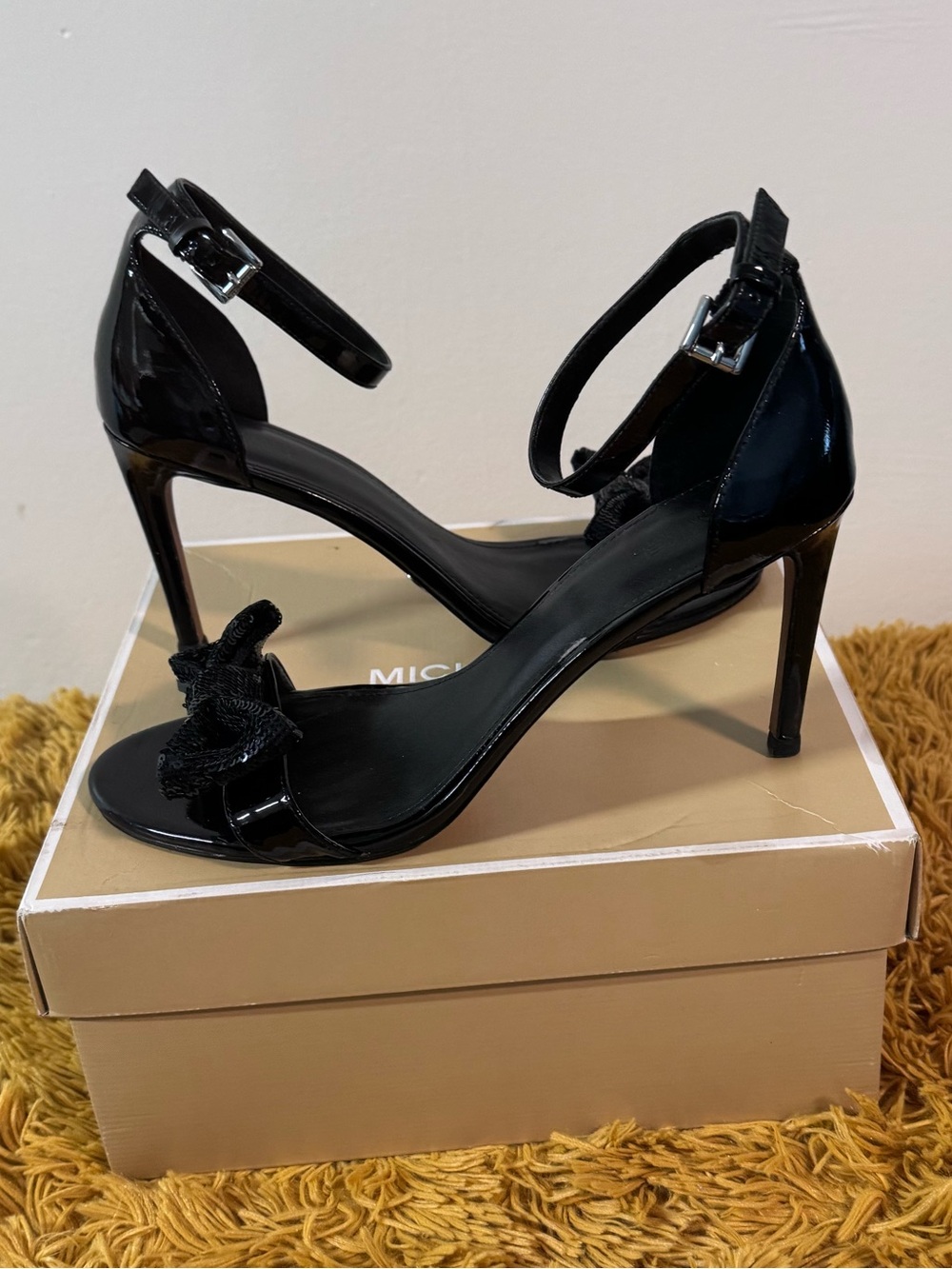 Michael Kors Black Patent Leather Sequin Bow Heels Size 9M w/ Original Box